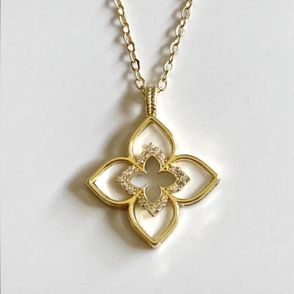 Jewelry - White Diamond Flower Elegant Gold Toned Necklace